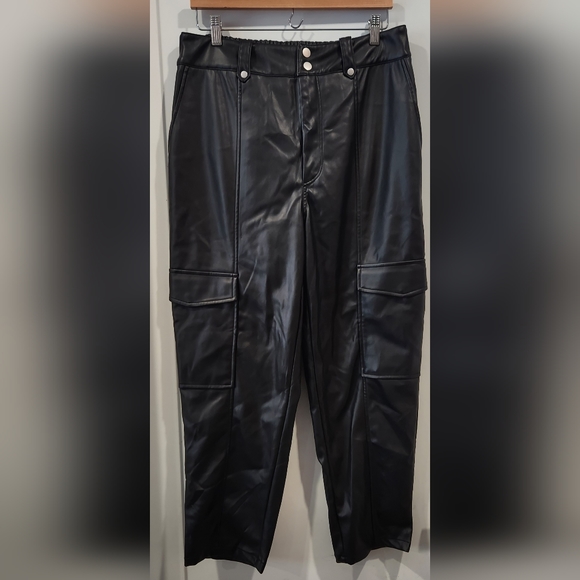 NWT 7 For All Mankind Vegan Faux Leather Tapered Ankle Cargo Pocket Pant Jogger - Picture 1 of 9